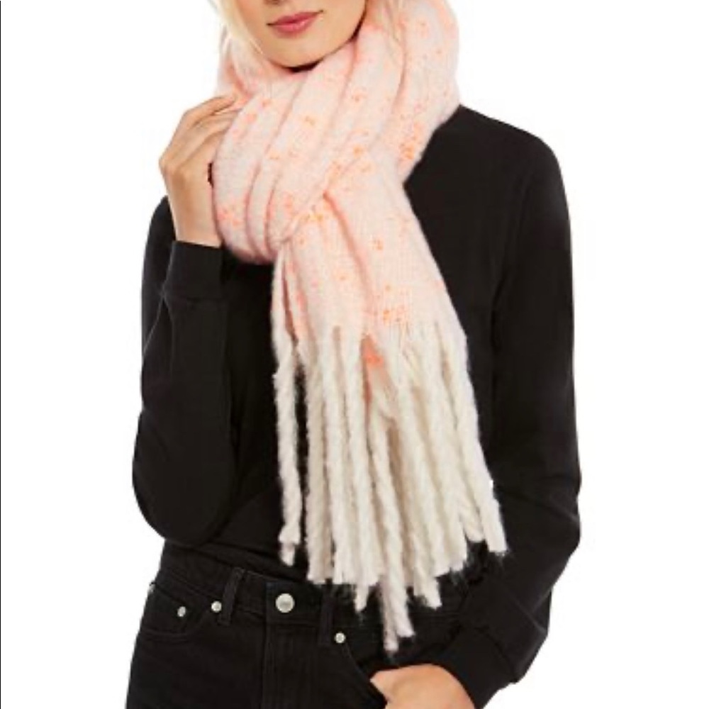 🌸 ✨ Oversized NWT 🌸 ✨ DKNY Cream Scarf 🌸Pink Accent